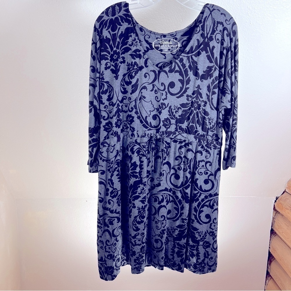 SOMA LIVE LOUNGE WEAR Black/Gray Nightie/House Dress. Adjustable Tie Waist.